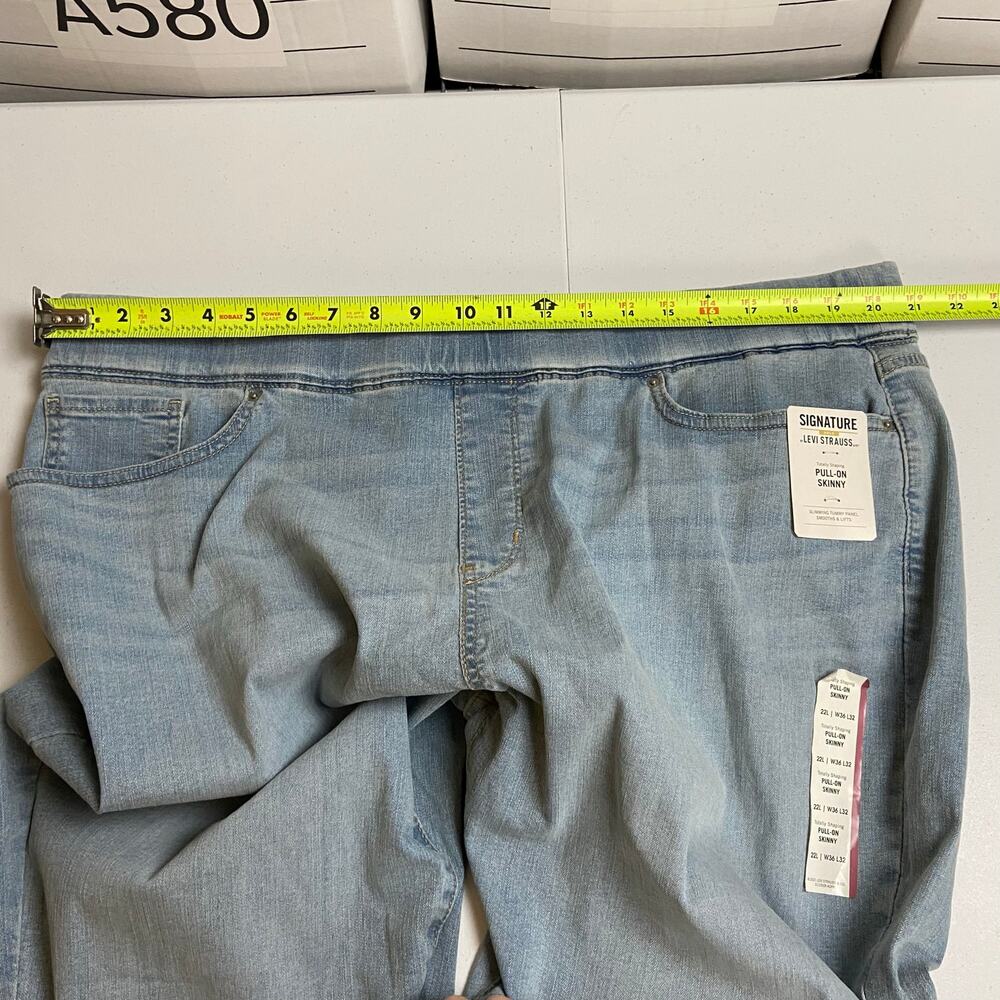 Levi Strauss Women's Totally Shaping Light Blue Pull On Skinny Jeans 22L NWT - Picture 10 of 13